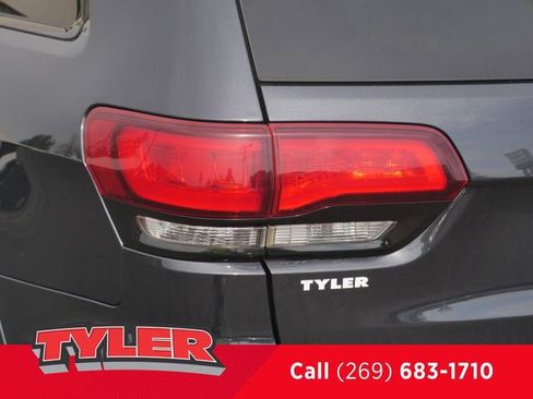 Used 2016 Jeep Grand Cherokee SRT AWD/4WD image 12