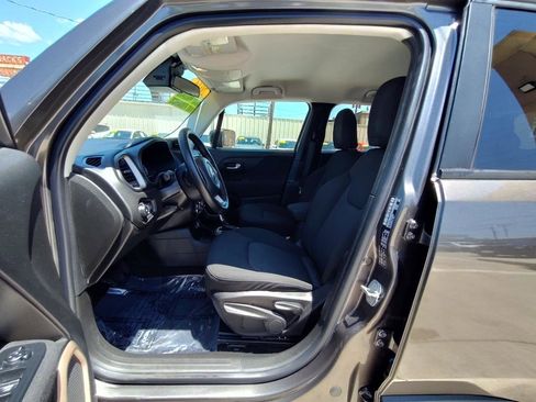 Used 2016 Jeep Renegade Latitude FWD image 16