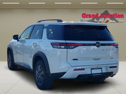 Used 2025 Nissan Pathfinder SV AWD/4WD image 5