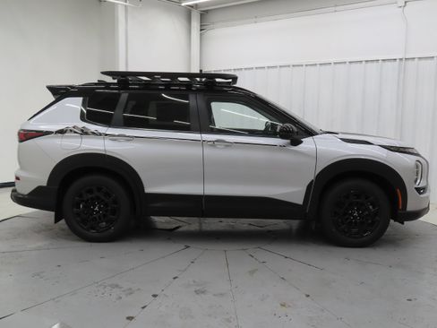 New 2026 Mitsubishi Outlander AWD image 2