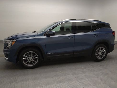 Used 2024 GMC Terrain SLT AWD/4WD image 2