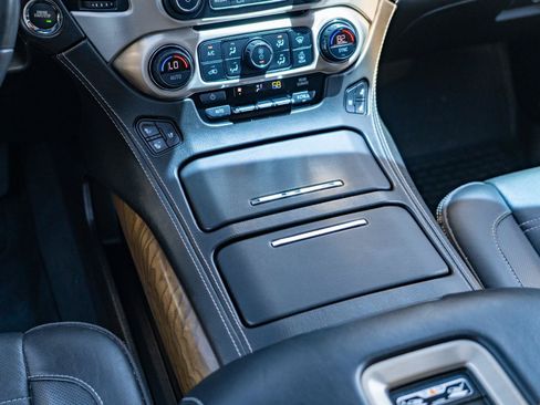 Used 2019 GMC Yukon Denali w/ Denali Ultimate Package AWD/4WD image 28