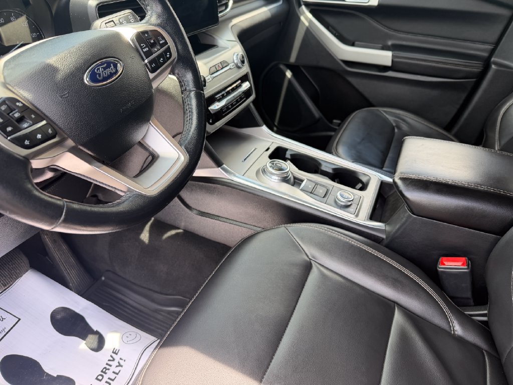 Certified 2022 Ford Explorer XLT w/ Equipment Group 202A AWD/4WD image 14