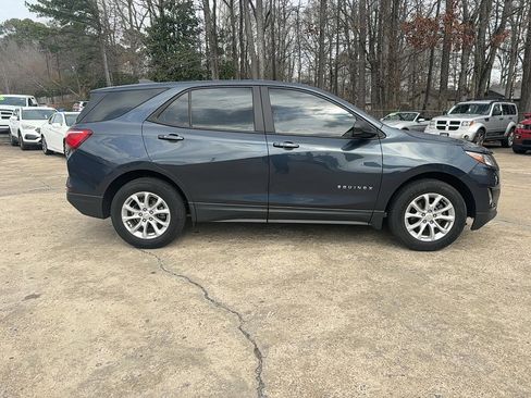 Used 2019 Chevrolet Equinox LS image 4