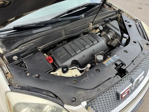 Used 2011 GMC Acadia SLT image 24