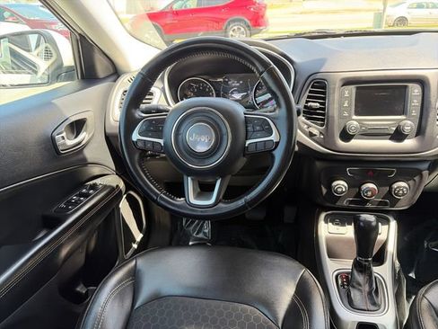 Used 2018 Jeep Compass Latitude FWD image 29