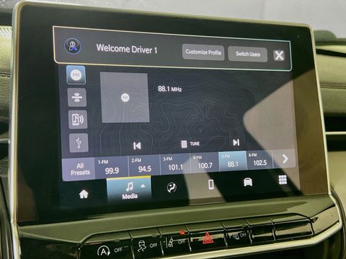 Used 2023 Jeep Compass Limited w/ Sun and Sound Group image 14