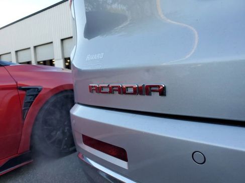 Used 2017 GMC Acadia Denali w/ Technology Package FWD image 7