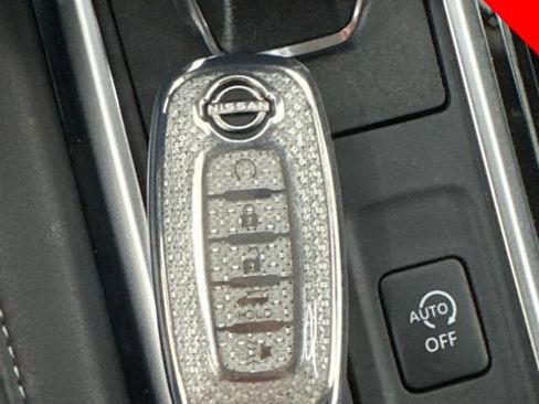 Used 2025 Nissan Pathfinder SL w/ Lighting Package (N92) FWD image 13