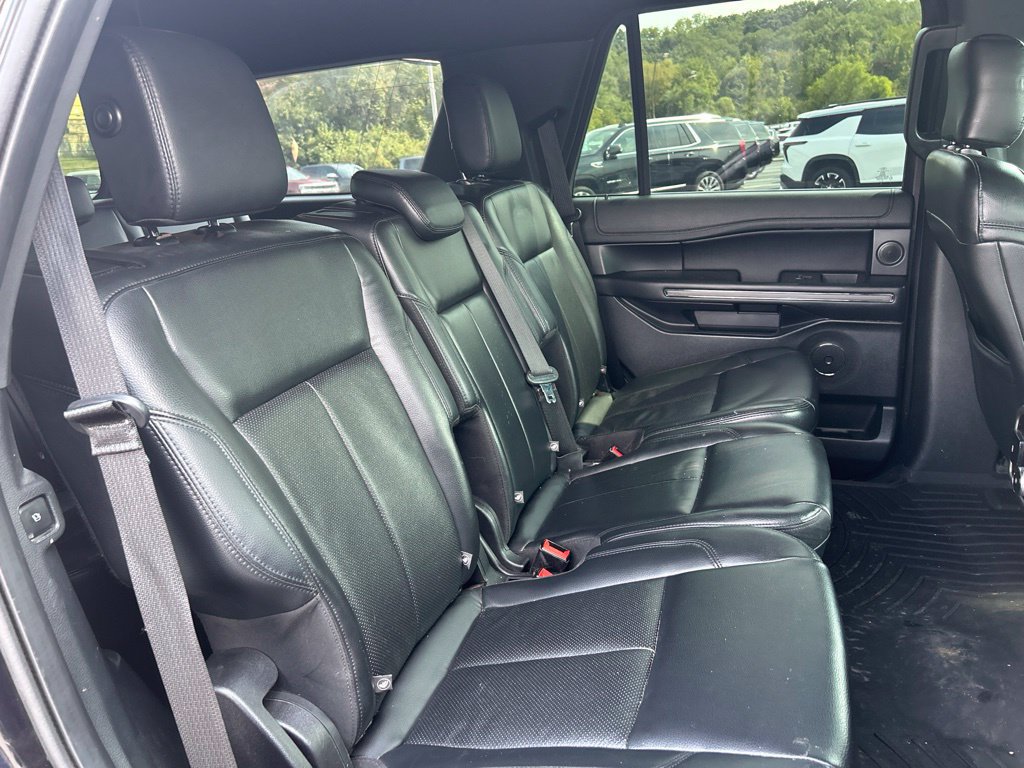 Used 2019 Ford Expedition XLT w/ Equipment Group 202A AWD/4WD image 36