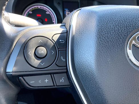 Used 2022 Toyota Venza LE image 18