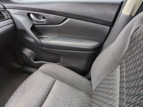 Certified 2018 Nissan Rogue SV image 31