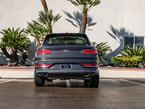 Used 2025 Bentley Bentayga Atelier image 39
