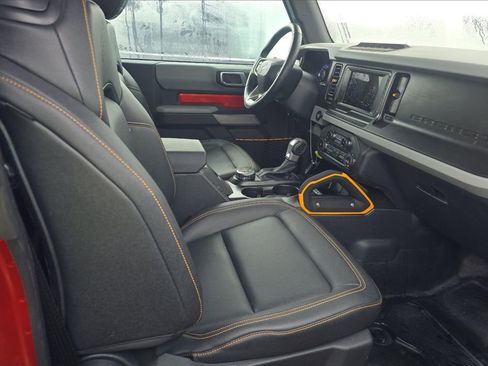 Used 2023 Ford Bronco Badlands image 13