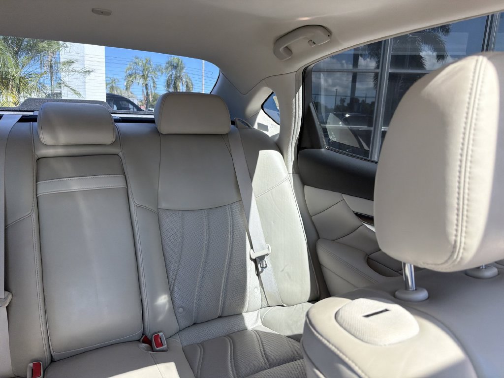 Used 2015 INFINITI Q70 L 3.7 w/ Deluxe Touring Package RWD image 15