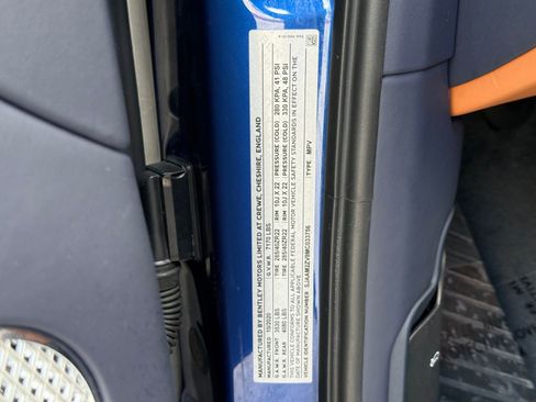 Used 2021 Bentley Bentayga V8 image 30