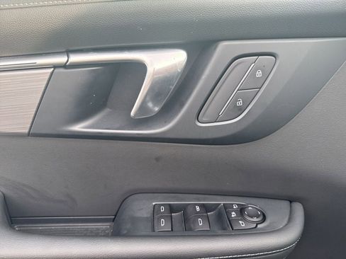 Used 2025 Buick Enclave Preferred image 18