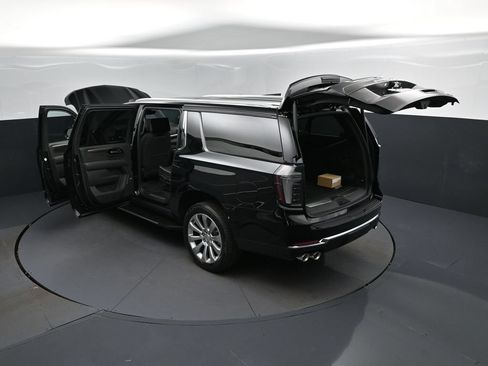 New 2026 Chevrolet Suburban Premier RWD image 2