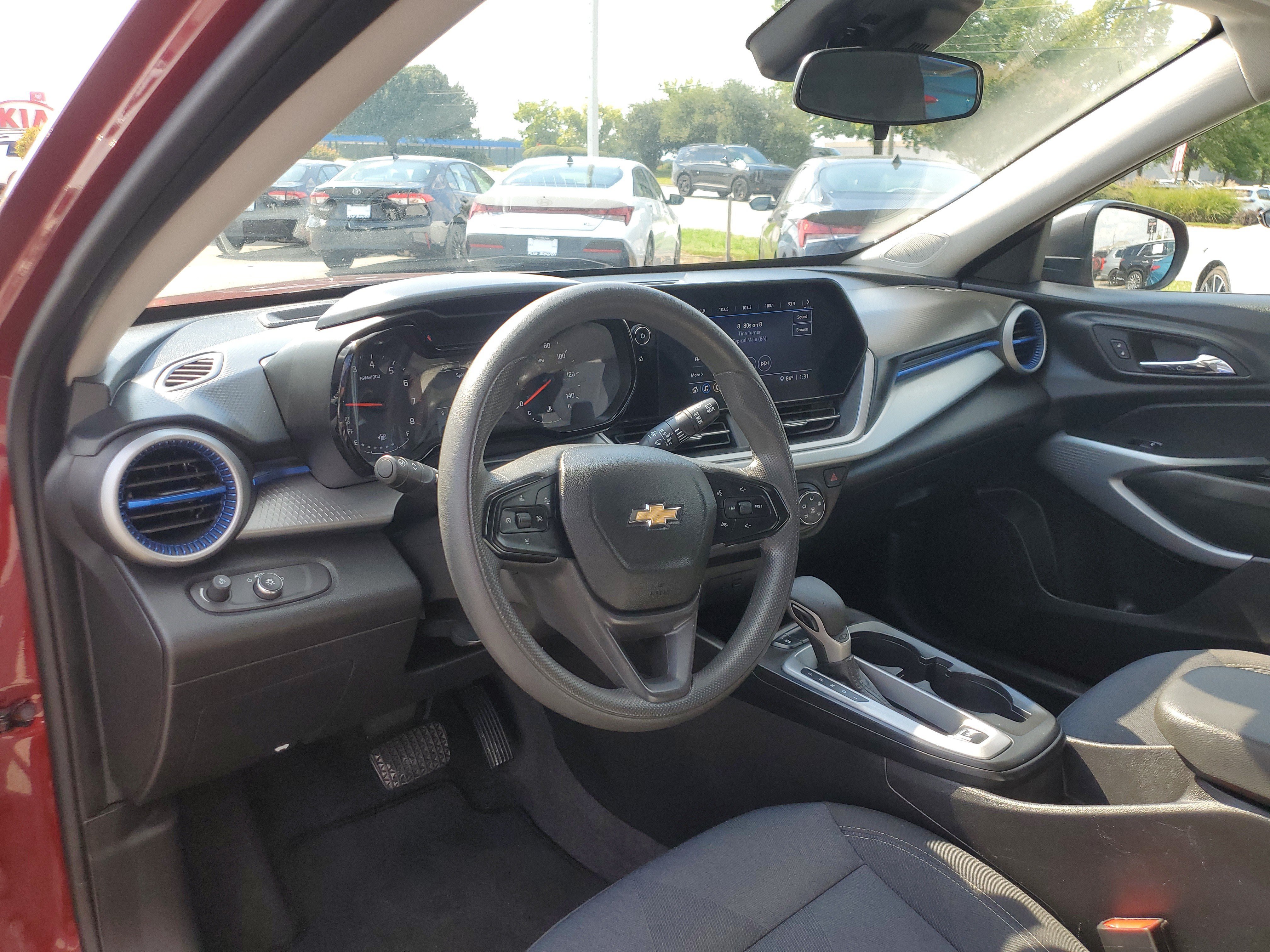 Used 2025 Chevrolet Trax LS FWD image 18