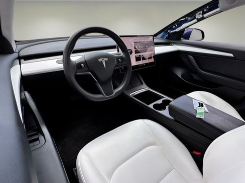 Used 2023 Tesla Model 3 Standard Range RWD image 17
