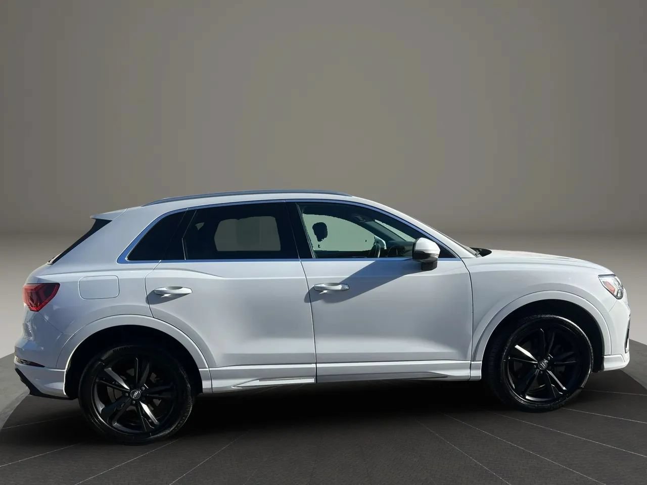 Used 2020 Audi Q3 2.0T Premium Plus w/ Premium Plus Package AWD/4WD image 6