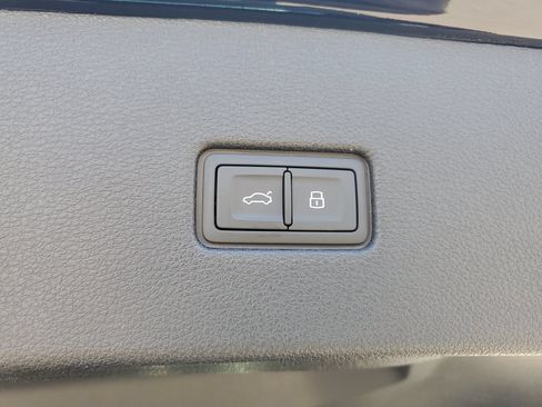 Used 2026 Audi SQ8 Premium Plus AWD/4WD image 9