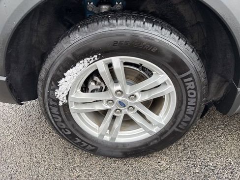 Used 2022 Ford Explorer XLT image 11