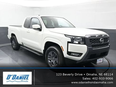 Used 2025 Nissan Frontier SV w/ SV Convenience Package AWD/4WD image 8