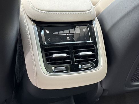 New 2026 Volvo XC90 B5 Ultra w/ Protection Package Premier AWD/4WD image 17