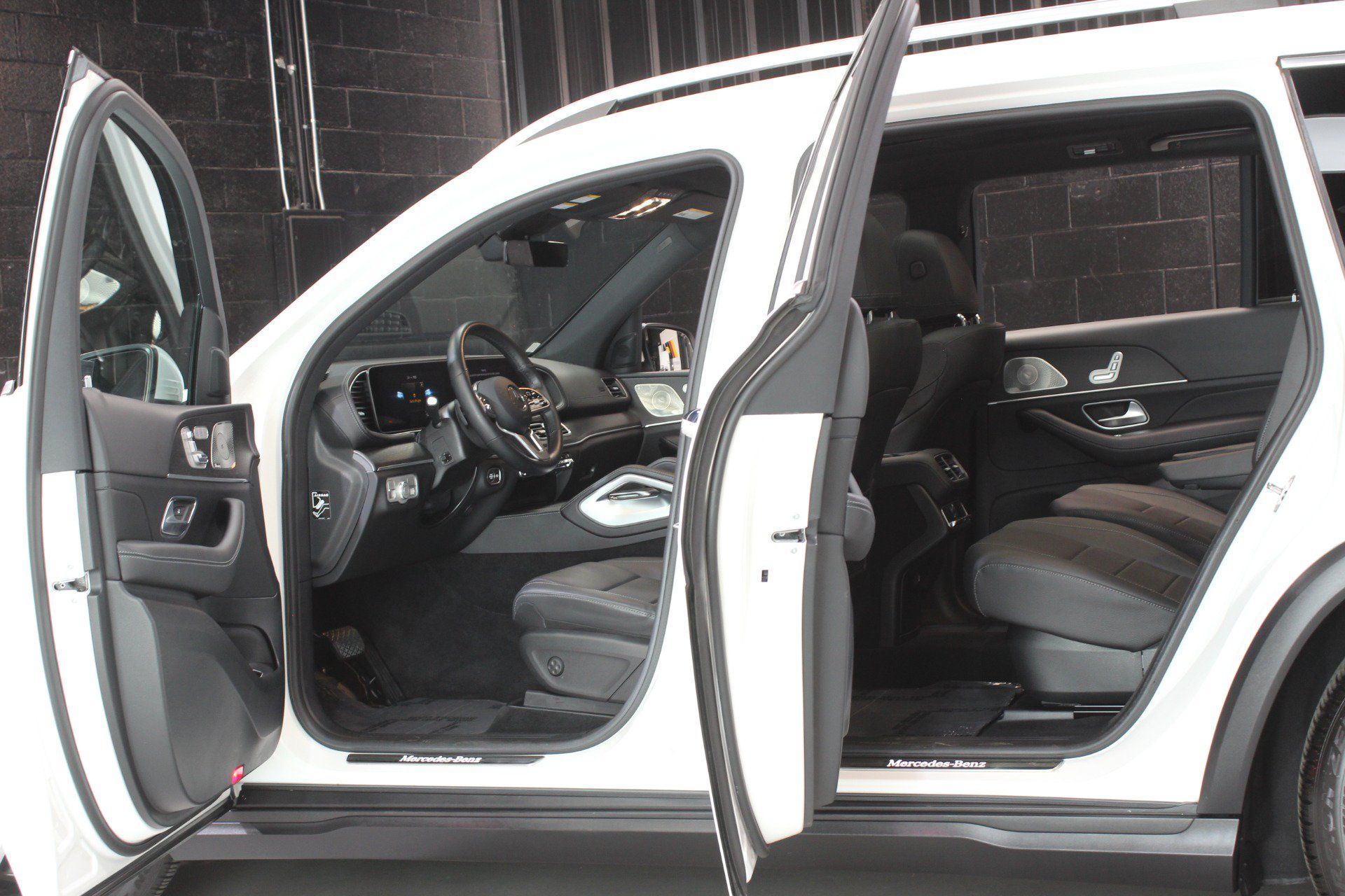 Used 2023 Mercedes-Benz GLS 450 4MATIC image 29