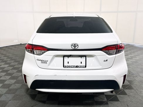Used 2022 Toyota Corolla LE FWD image 4