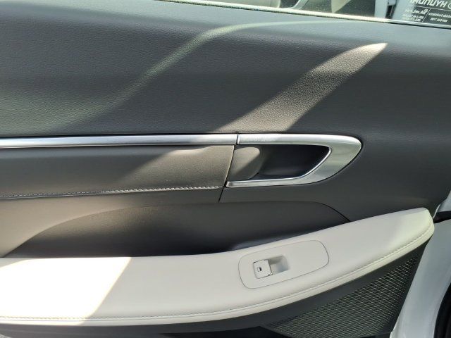 Used 2022 Hyundai Sonata Limited FWD image 6
