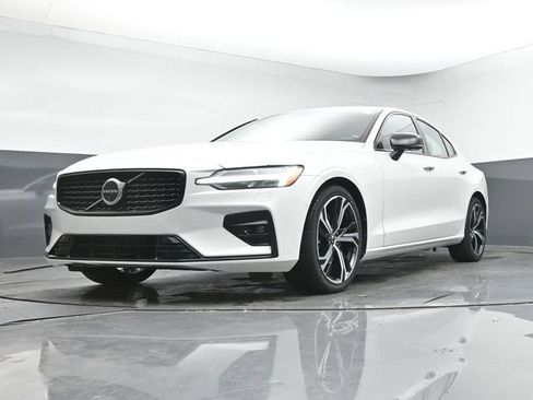 Used 2025 Volvo S60 B5 Plus FWD image 37