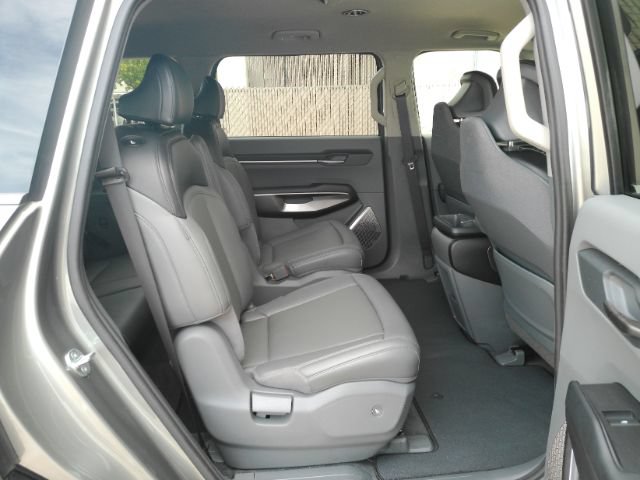 Used 2024 Kia EV9 Light Long Range RWD image 24