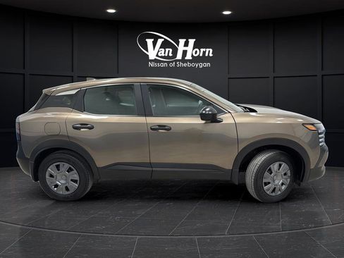 Used 2025 Nissan Kicks S image 2