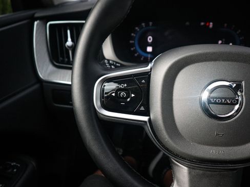 Used 2025 Volvo XC60 B5 Plus image 19