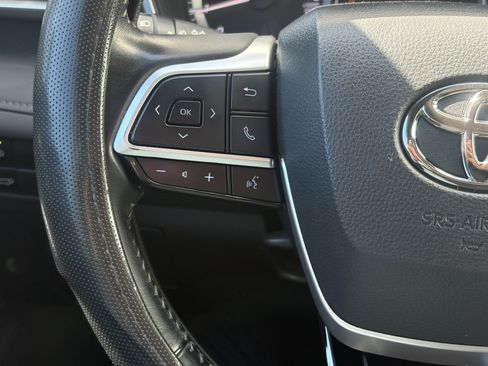 Used 2023 Toyota Highlander XSE FWD image 19