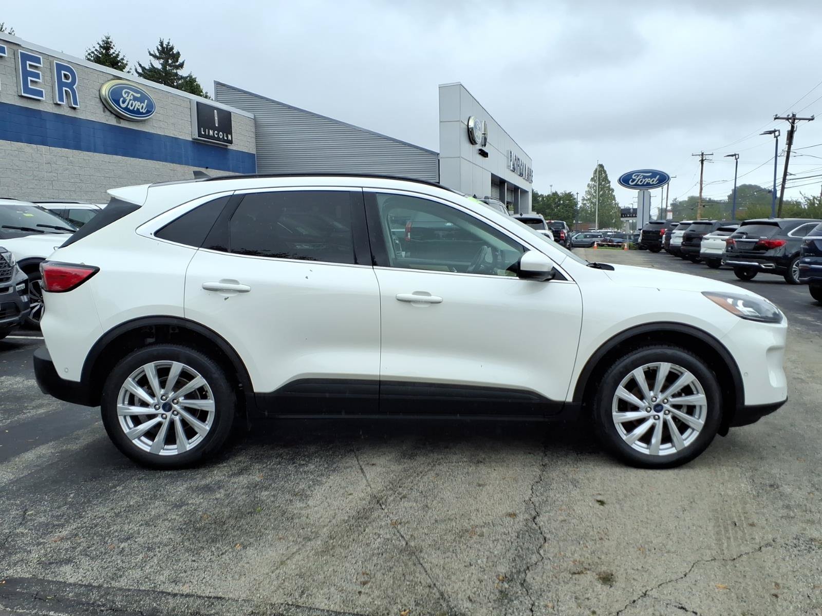 Certified 2022 Ford Escape Titanium w/ Titanium Elite Package AWD/4WD image 3