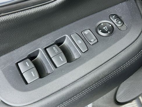 Used 2023 Honda HR-V LX image 15