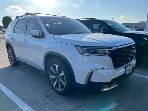 Used 2025 Honda Pilot Elite image 2