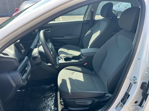 Used 2025 Kia K4 FWD image 36
