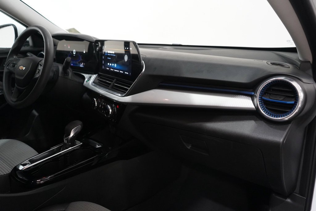 Used 2025 Chevrolet Trax LT FWD image 17