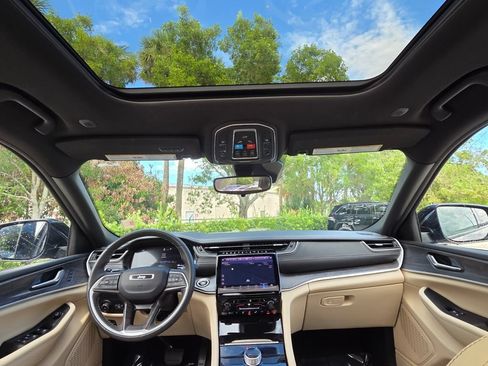 Used 2023 Jeep Grand Cherokee L Limited RWD image 27
