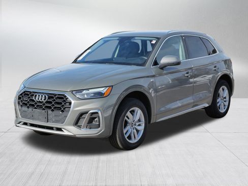 Used 2023 Audi Q5 2.0T Premium w/ Convenience Package image 3