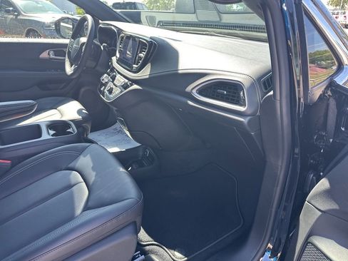 New 2026 Chrysler Pacifica Select image 56