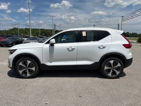 Used 2023 Volvo XC40 B5 Plus w/ Protection Package Premier AWD/4WD image 9