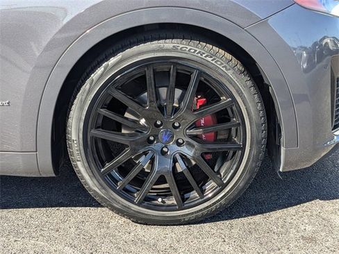 Used 2019 Maserati Levante GranSport image 11