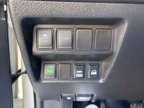 Used 2015 Nissan Rogue SV w/ SV Moonroof Package image 35