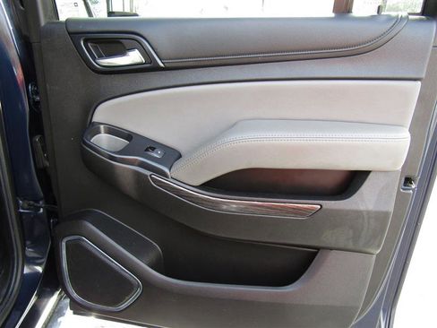 Used 2019 Chevrolet Suburban LT w/ LT Signature Package image 44