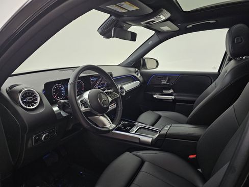 Certified 2025 Mercedes-Benz GLB 250 4MATIC image 7